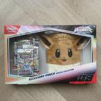 Pokémon TCG Prismatic Evolutions Accessory Pouch, Hobby en Vrije tijd, Verzenden
