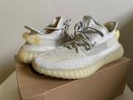 Yeezy Boost 350 V2 Light EU43, Kleding | Heren, Wit, Nieuw, Ophalen of Verzenden, Sneakers