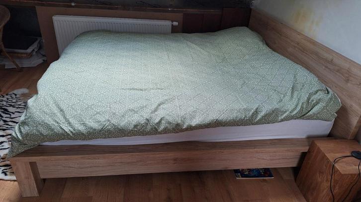 Tweepersoonsbed 200x180 nieuw, Huis en Inrichting, Slaapkamer | Complete slaapkamers, Zo goed als nieuw, Ophalen