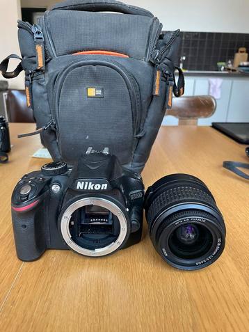 Nikon D3200 + AF-S DX Nikkor 18-55 mm lens + hoesje