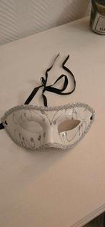 masque de carnaval, Enlèvement ou Envoi, Neuf