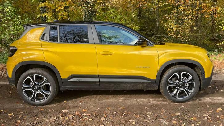 Jeep Avenger e-Avenger 51 kWh Summit cuir Neuve full Prix tv, Autos, Jeep, Particulier, Achat, Avenger, Caméra 360°, ABS, Caméra de recul