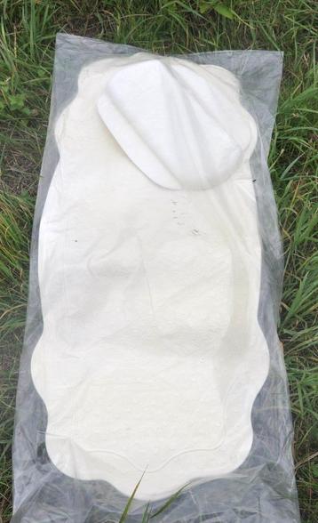 fond de baignoire avec son coussin  beschikbaar voor biedingen