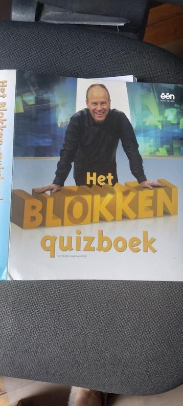 Het blokken quiz boek beschikbaar voor biedingen