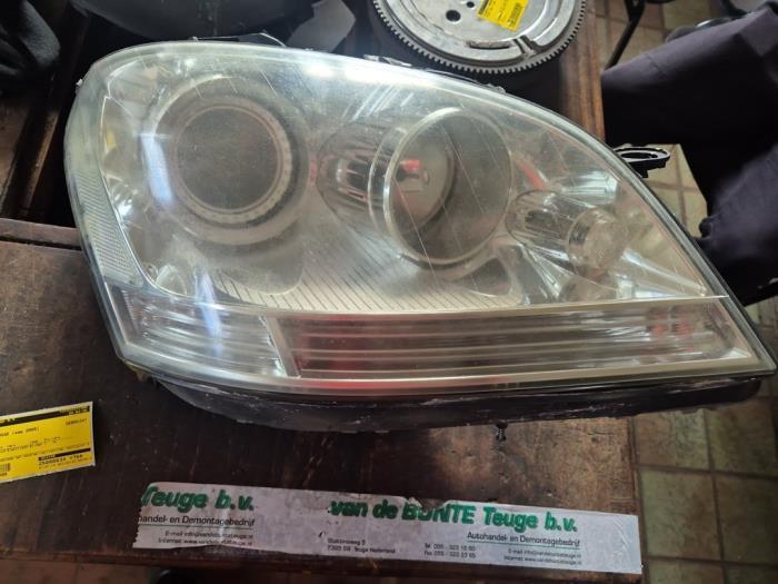 Koplamp rechts van een Mercedes ML-Klasse, Auto-onderdelen, Verlichting, Mercedes-Benz, Gebruikt, 3 maanden garantie, Ophalen of Verzenden