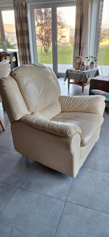 fauteuil cuir très bon état  beschikbaar voor biedingen