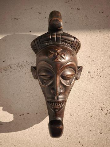 TCHOKWÉ Congo-masker beschikbaar voor biedingen
