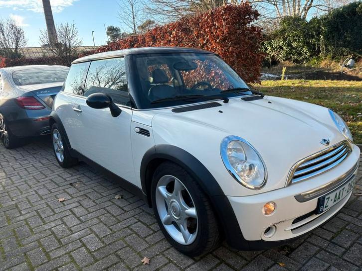 Mini Cooper 1.6 Benzine - Automaat - Leder, Auto's, Mini, Cooper, Airconditioning, Boordcomputer, Centrale vergrendeling, Electronic Stability Program (ESP)