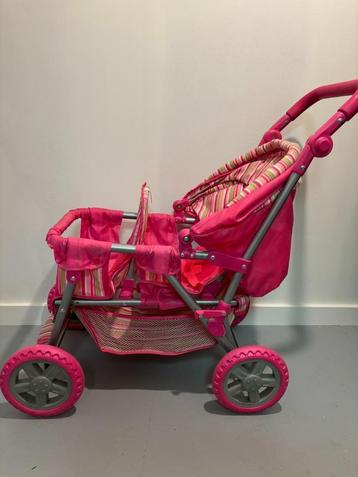 Schattige roze buggy voor 2 poppen beschikbaar voor biedingen