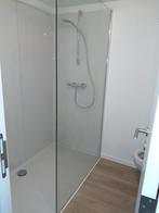 Badkamer: douche en toilet (zonder wastafel), Zo goed als nieuw, Ophalen