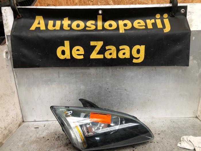 Phare droit d'un Ford Focus, Autos : Pièces & Accessoires, Éclairage, Ford, Utilisé, 3 mois de garantie, Enlèvement ou Envoi