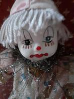 Clown zittend op een sokkel met gezicht, armen en benen in p, Antiek en Kunst, Ophalen of Verzenden