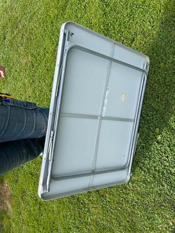 Camping tafel beschikbaar voor biedingen