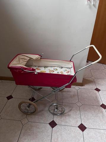 Vintage retro poppenbuggy beschikbaar voor biedingen