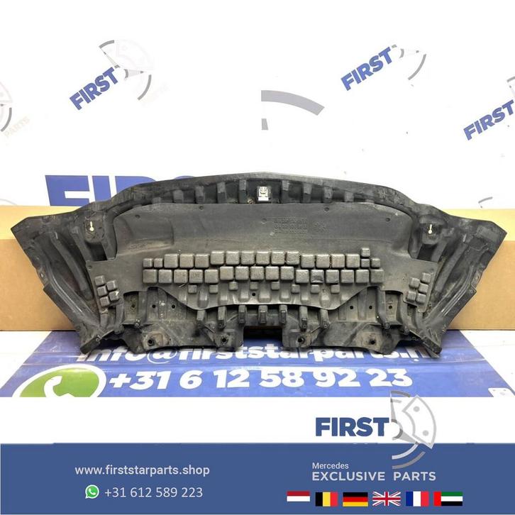 A2055200500 W205 C205 S205 onderplaat C Klasse Voorbumper be, Auto-onderdelen, Carrosserie, Bumper, Mercedes-Benz, Voor, Gebruikt