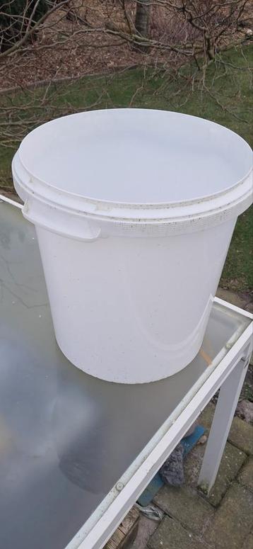 Potten / emmers 30 á 35 liter ...mooie prijs beschikbaar voor biedingen