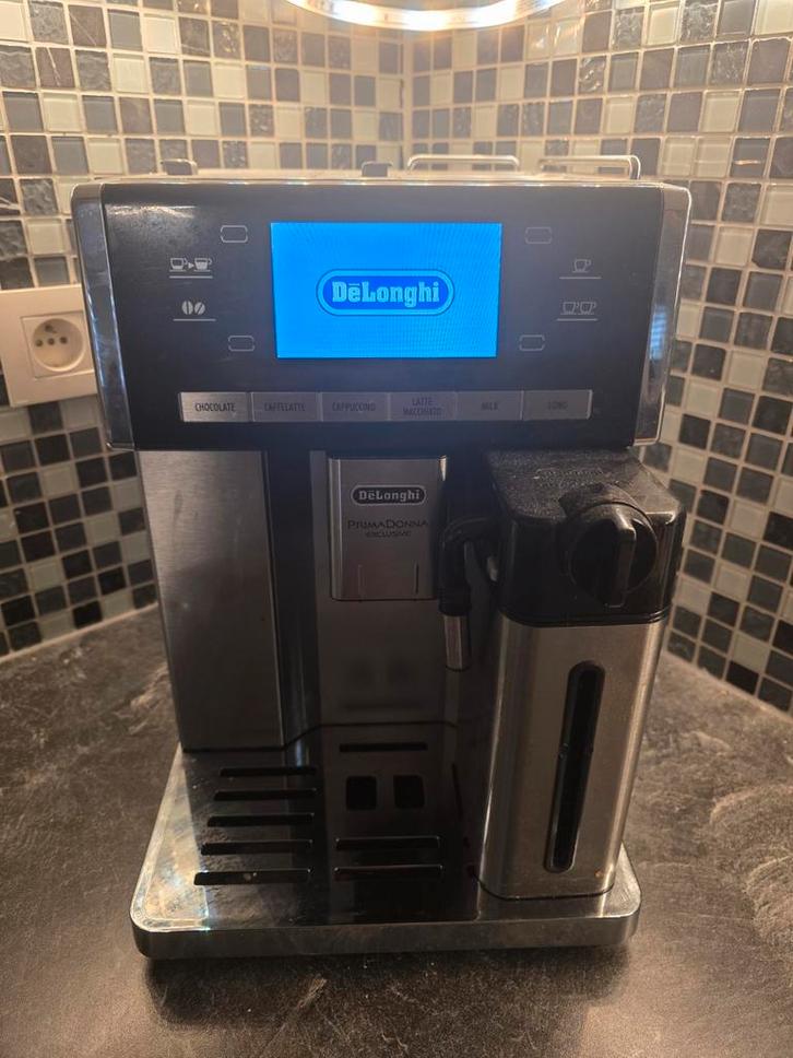 Machine à café entièrement automatique De'Longhi ESAM 6900, Electroménager, Cafetières, Café moulu, Café en grains, Cafetière