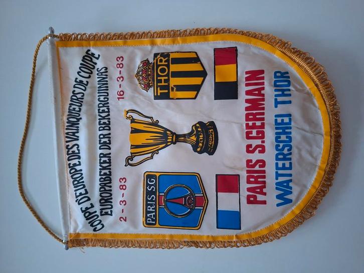 Vintage voetbalvaandel – PSG vs Waterschei Thor (1983, Europ, Verzamelen, Sportartikelen en Voetbal, Zo goed als nieuw, Ophalen of Verzenden