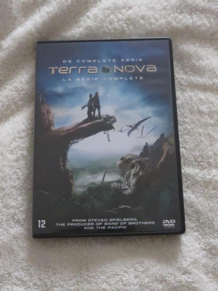 DVD: Terra Nova - De complete serie -- Spielberg, Cd's en Dvd's, Dvd's | Tv en Series, Science Fiction en Fantasy, Vanaf 12 jaar