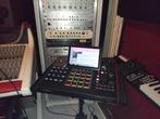 Akai MPC X met screencover, hardcover, doos en standaard, Enlèvement ou Envoi, Comme neuf