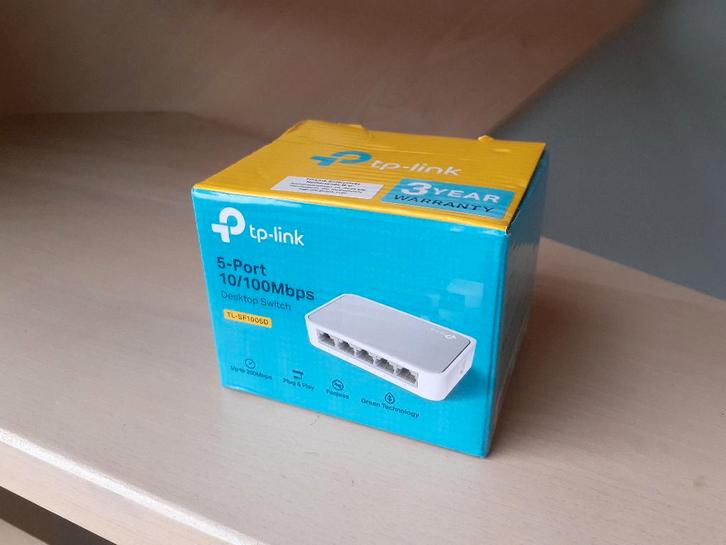 Desktop switch, Computers en Software, Netwerk switches, Zo goed als nieuw, Ophalen of Verzenden