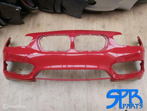 F20 F21 LCi 1 SERIE SPORTLINE VOORBUMPER ROOD FACELIFT VOOR, Auto-onderdelen, Carrosserie, Bumper, BMW, Voor, Nieuw