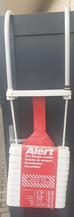 4 meter lange noodladder Wordt binnen 1 seconde geïmplemente, Doe-het-zelf en Bouw, Ladders en Trappen, Ophalen, Zo goed als nieuw