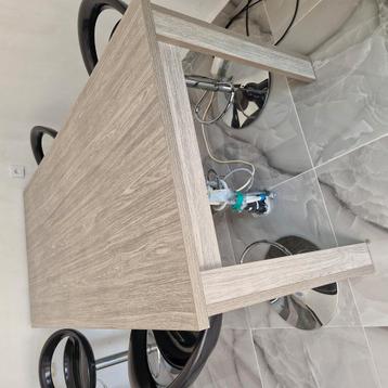 Eetkamertafel 1.90 × 90. beschikbaar voor biedingen