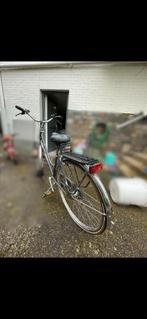 vollwassen fiets te koop voor €20 met platten banden, Fietsen en Brommers, Ophalen