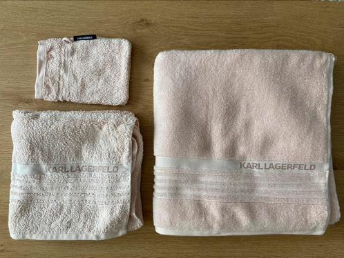Karl Lagerfeld handdoekenset roze, Maison & Meubles, Salle de bain | Linge de bain & Accessoires, Neuf, Serviette, Rose, Enlèvement ou Envoi