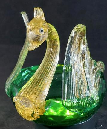 Murano zwaan beschikbaar voor biedingen