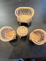 Barbie tafel en stoelen, Ophalen, Zo goed als nieuw