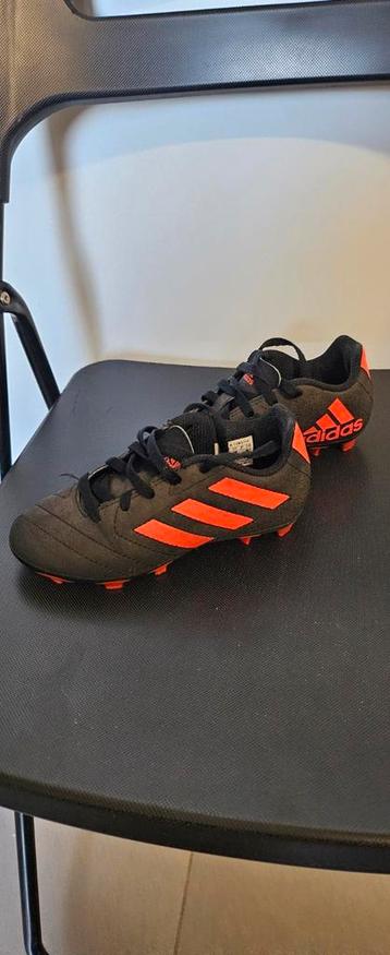 Voetbalschoenen kind maat 28 beschikbaar voor biedingen