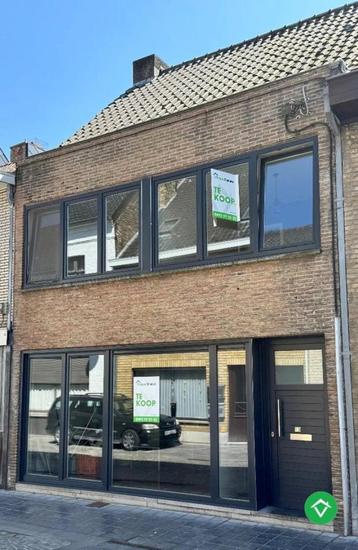 Instapklare woning met 3 slaapkamers in centrum van Koekelar beschikbaar voor biedingen