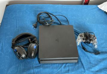Casque PS4 Plus, manette et jeux, Enlèvement ou Envoi, Avec 1 manette, Reconditionné, 1 TB