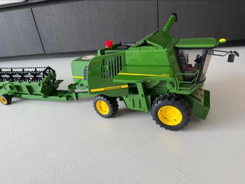 Bruder John Deere T670i maaidorser beschikbaar voor biedingen