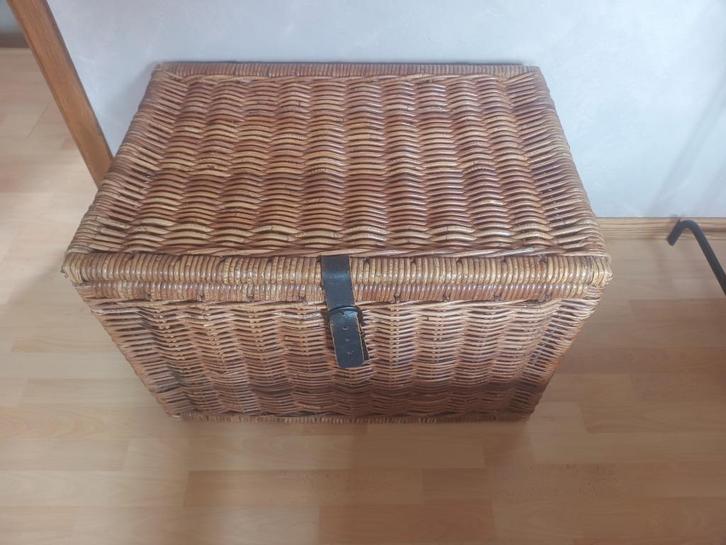 Ikea byholma kist, Huis en Inrichting, Woonaccessoires | Kisten, Gebruikt, 50 tot 75 cm, 50 tot 75 cm, 50 tot 100 cm, Overige houtsoorten