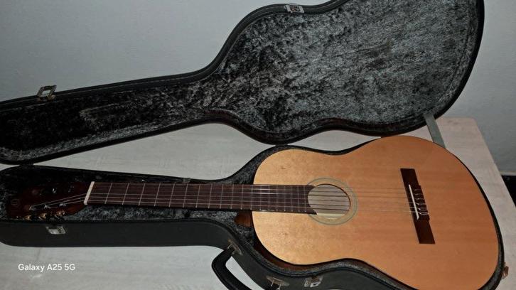 Guitare, Musique & Instruments, Instruments à corde | Guitares | Acoustiques, Comme neuf, Guitare classique ou espagnole, Avec valise
