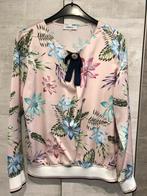 Tshirt’s merk Studio It gebloemd en jeans-look, Ophalen, Gedragen
