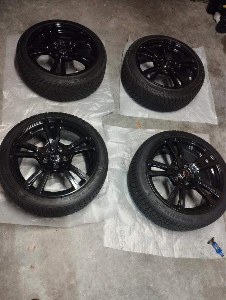 Winterbanden + Mini Cooper replica velgen, Auto-onderdelen, Banden en Velgen, Velg(en), Winterbanden, 17 inch, Gebruikt, Ophalen