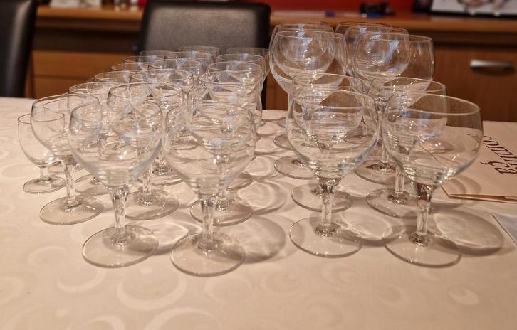Set van 36 kristallen glazen in perfecte staat., Verzamelen, Glas en Drinkglazen, Zo goed als nieuw, Ophalen