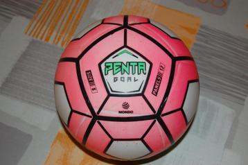 PVC-voetbal van 21,5 cm  beschikbaar voor biedingen