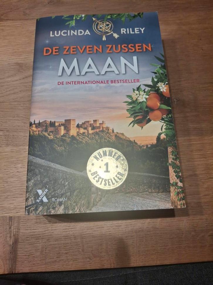 Lucinda Riley - Maan, Boeken, Literatuur, Zo goed als nieuw, Ophalen
