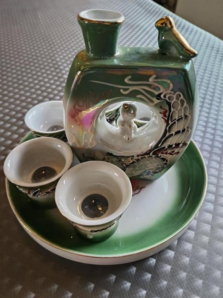 Sake setje karaf+ glaasjes, Antiek en Kunst, Antiek | Porselein, Verzenden