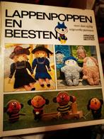 Lappen poppen en beestjes maken retro boekje 1978 Beukers H, Convient aux enfants, Comme neuf, Henriëtte Beukers, Enlèvement ou Envoi