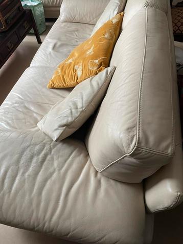 Mooie beige zetel  beschikbaar voor biedingen