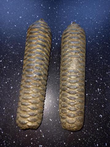 2 grote gewichten van een  Schwarzwalduhr beschikbaar voor biedingen