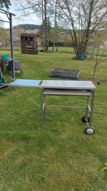 BBQ, barbecue met tafel, Enlèvement ou Envoi, Comme neuf