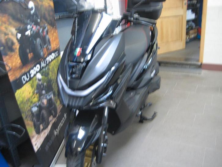 GTS ATTITUDE 125 CC 2.899€ garantie 3 ans, Fietsen en Brommers, Scooters | Vespa, Nieuw, Overige modellen, Klasse A (25 km/u)