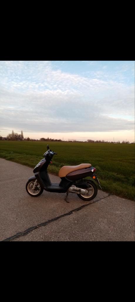 Brommer te koop – 50cc B-klasse, Fietsen en Brommers, Scooters | Peugeot, Zo goed als nieuw, Benzine, Ophalen